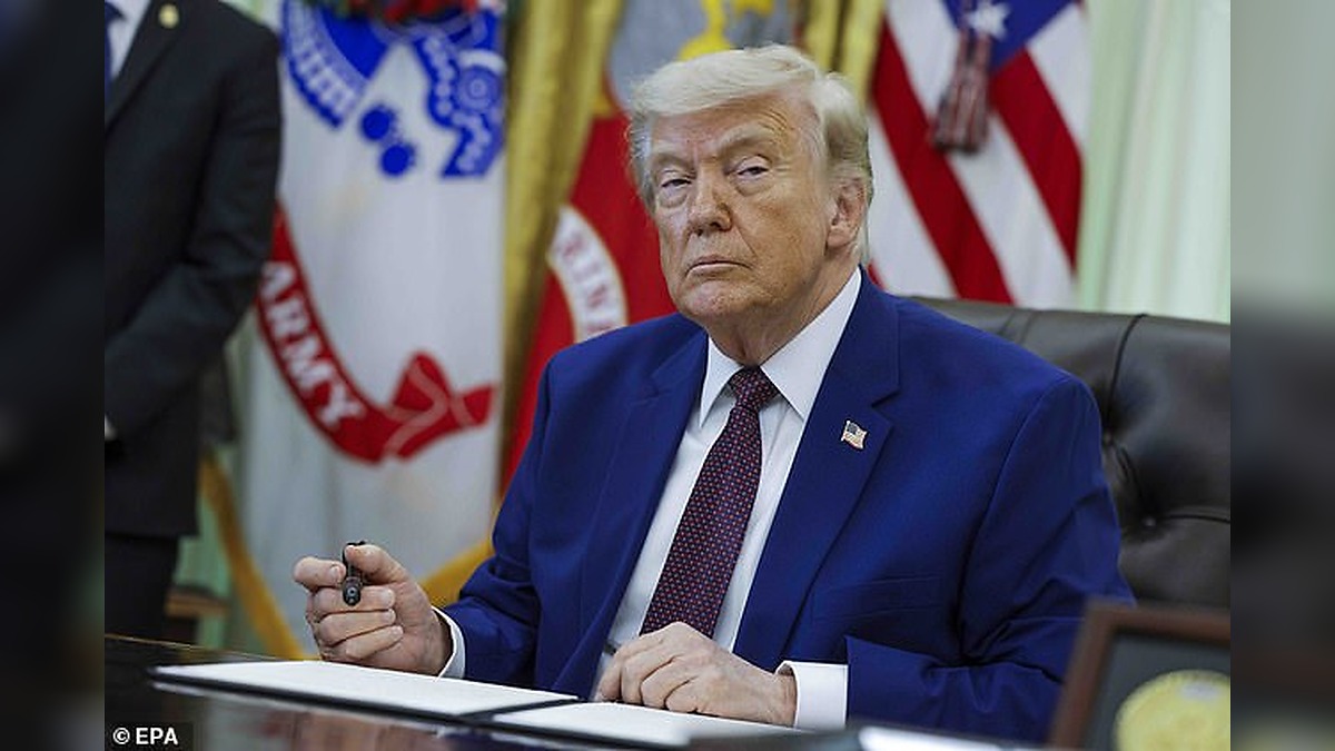 Donald Trump Condemns Republican Lawmakers in Washington as They Vote to Strip His Iran War Powers in a Democratic-Led Congressional Bill