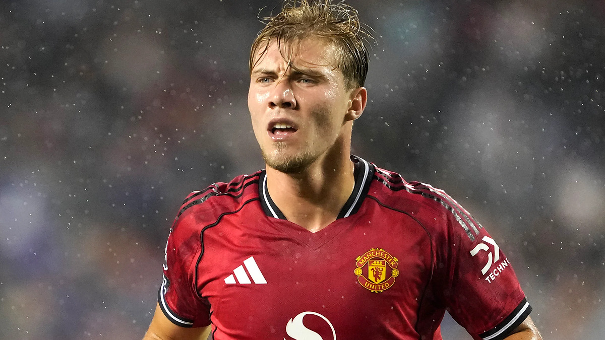 Manchester United Stuns Fans as Club Sells Rasmus Højlund to Napoli in £38m Shock Exit Deal in Naples After Failed £72m Gamble in England